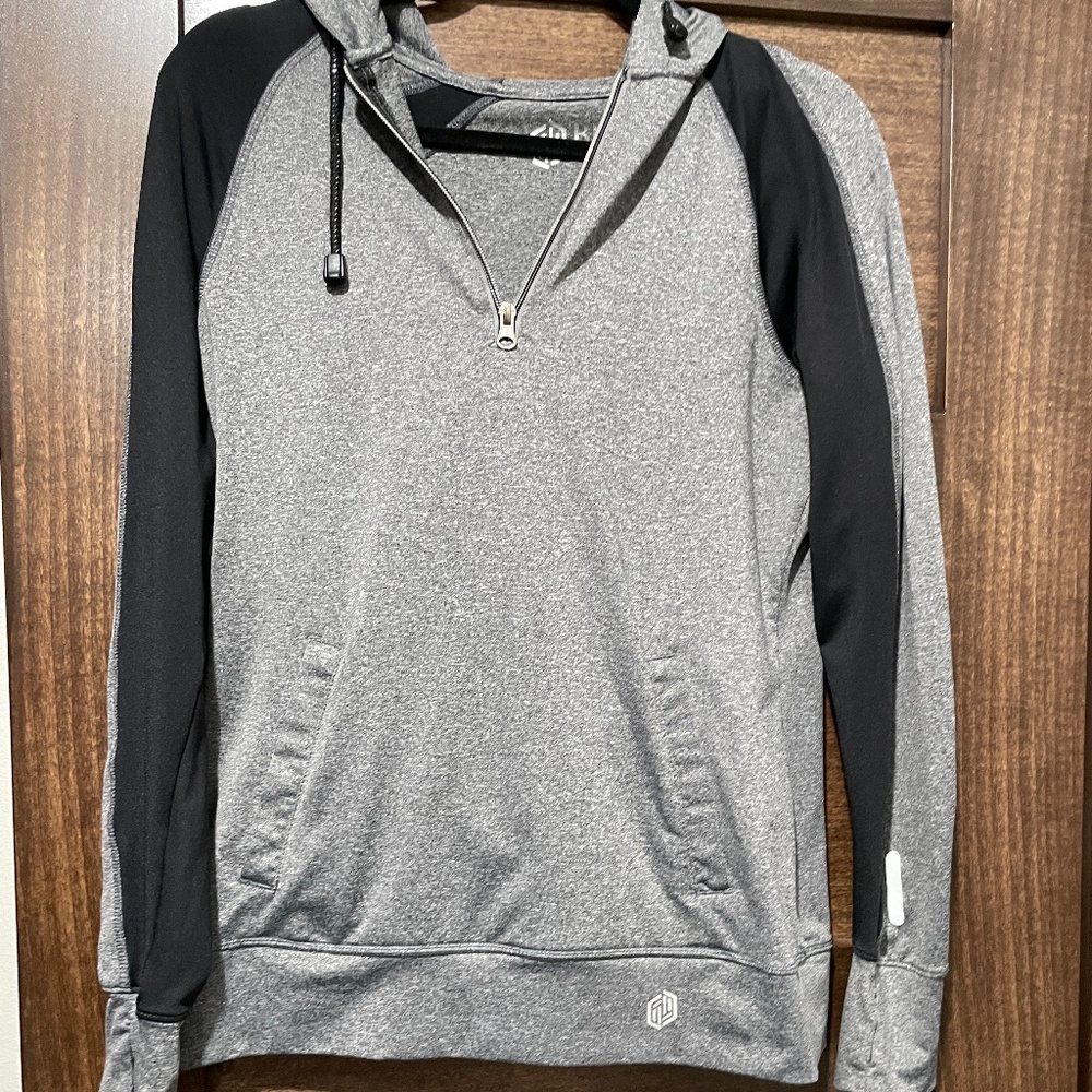 BKE Sport Active Reflective Hooded Long Sleeve Medium